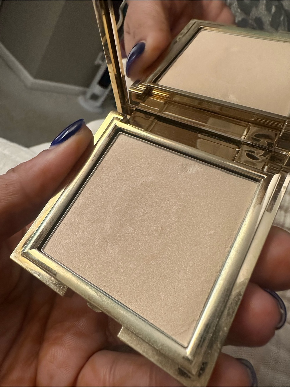 Chantecaille Gold Leaf Compact - Picture 6 of 8